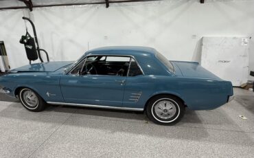 Ford-Mustang-1966-Blue-Black