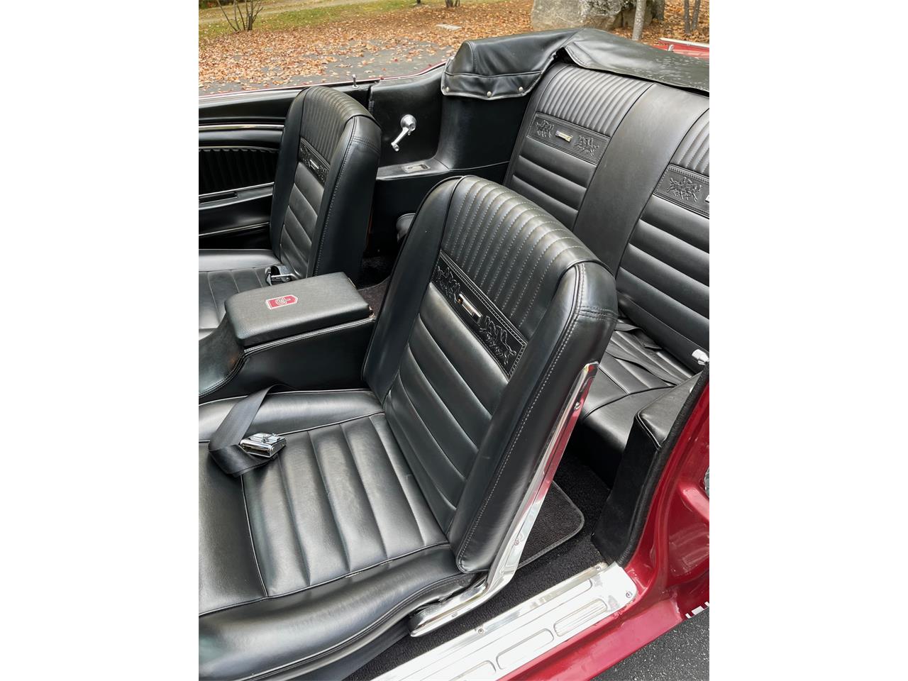 Ford-Mustang-1966-Red-Black-2