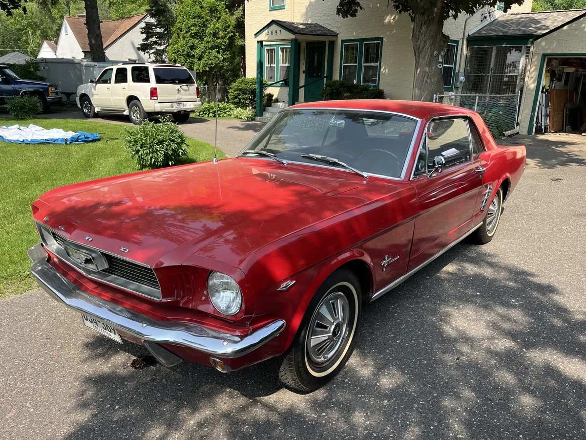 Ford-Mustang-1966-Red-Black-9