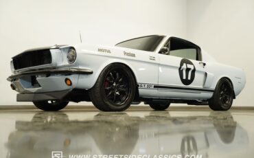 Ford-Mustang-1966-Space-white-Black-1