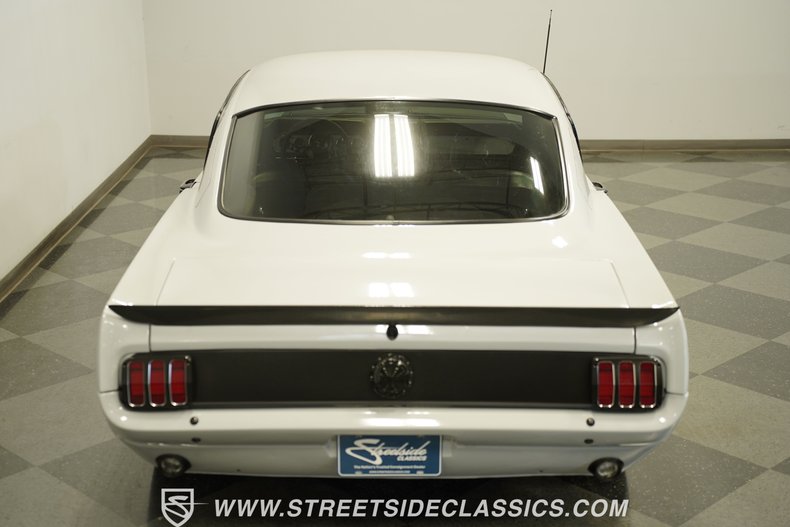 Ford-Mustang-1966-Space-white-Black-11
