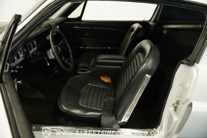Ford-Mustang-1966-Space-white-Black-12