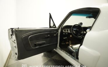 Ford-Mustang-1966-Space-white-Black-13