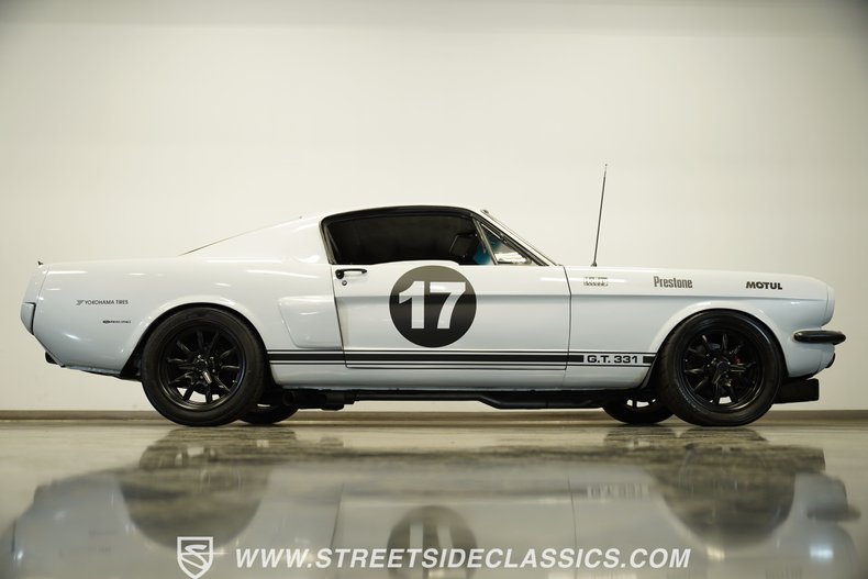 Ford-Mustang-1966-Space-white-Black-17