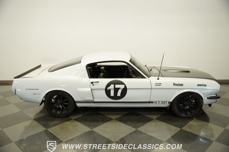 Ford-Mustang-1966-Space-white-Black-19