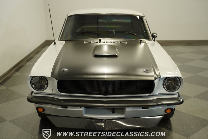 Ford-Mustang-1966-Space-white-Black-22