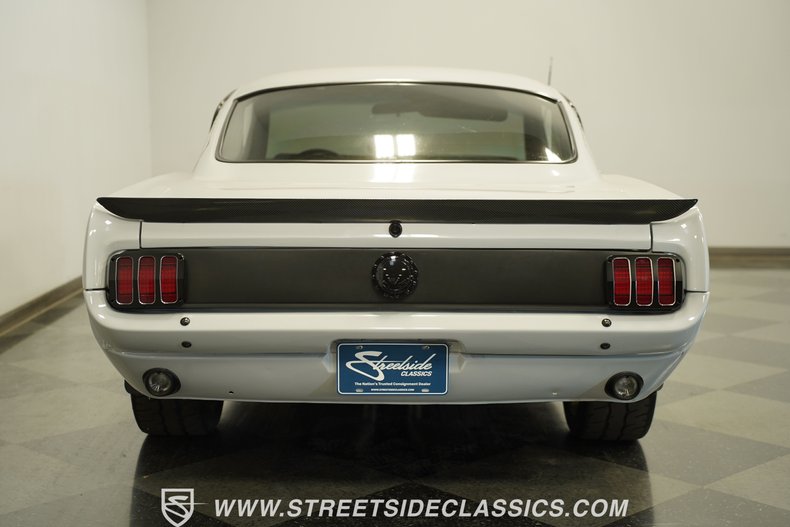 Ford-Mustang-1966-Space-white-Black-26