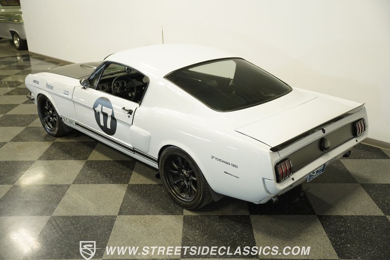 Ford-Mustang-1966-Space-white-Black-3
