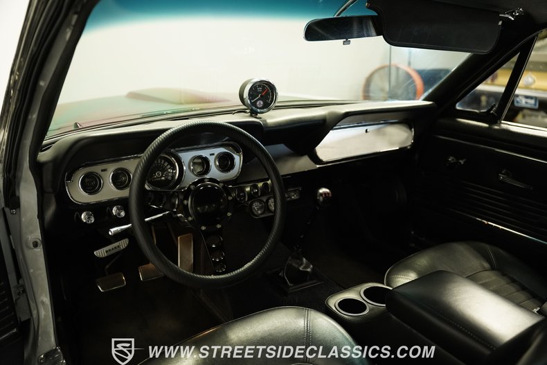 Ford-Mustang-1966-Space-white-Black-35