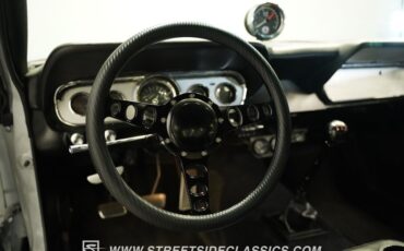 Ford-Mustang-1966-Space-white-Black-36