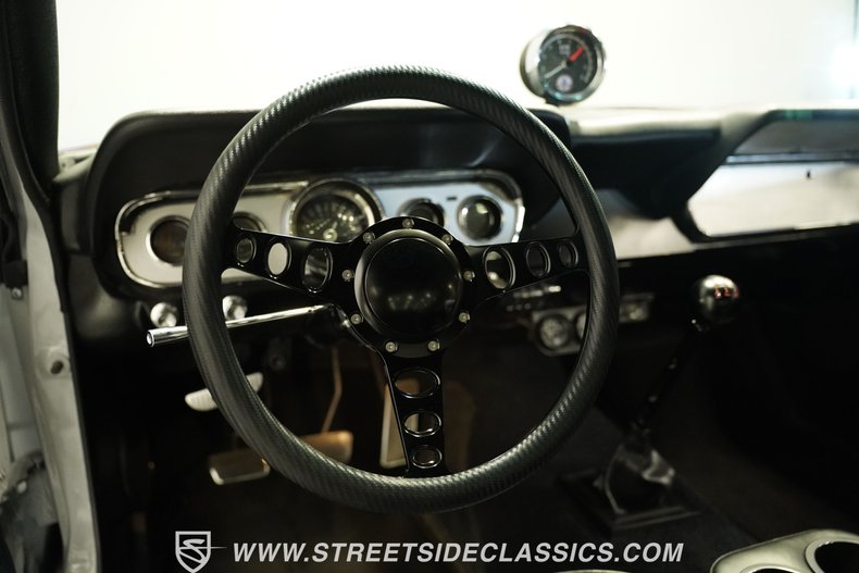 Ford-Mustang-1966-Space-white-Black-36