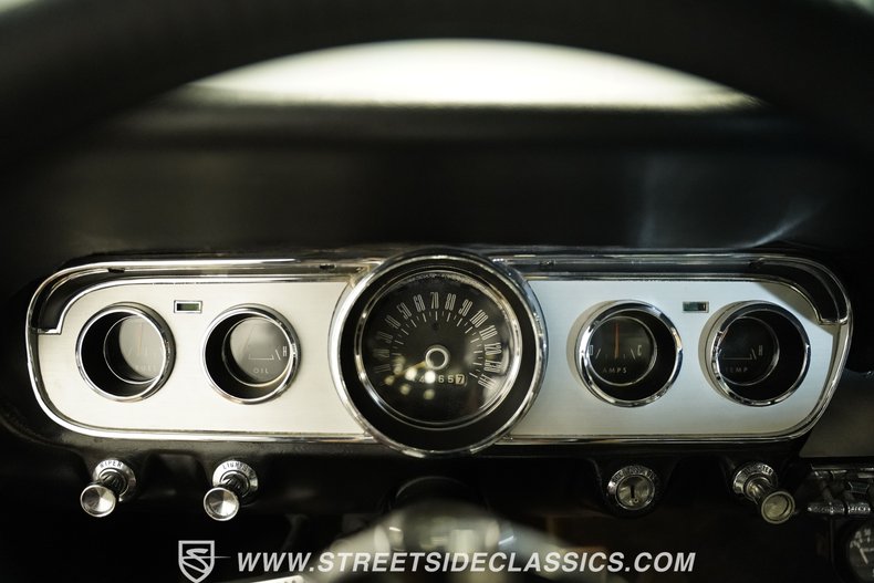 Ford-Mustang-1966-Space-white-Black-37