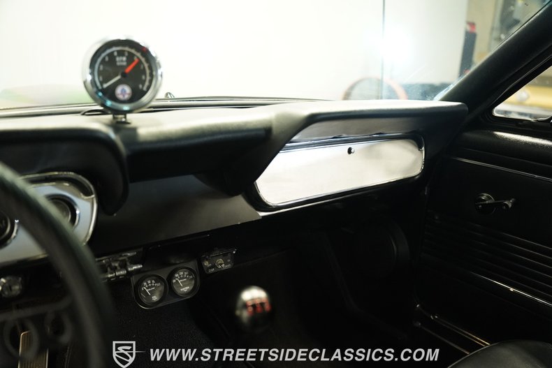 Ford-Mustang-1966-Space-white-Black-41
