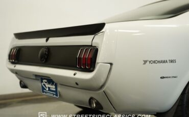 Ford-Mustang-1966-Space-white-Black-47