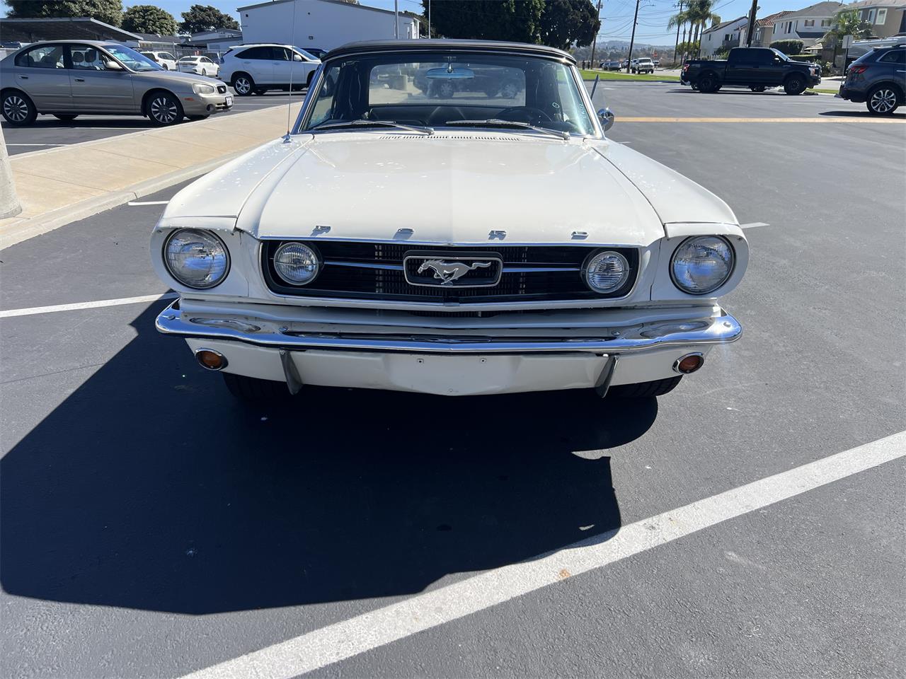Ford-Mustang-1966-White-Black-1