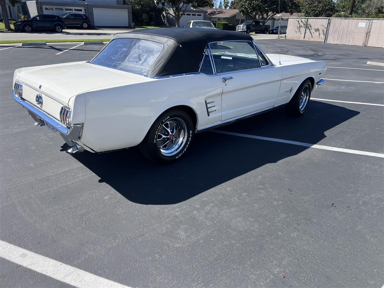 Ford-Mustang-1966-White-Black-14