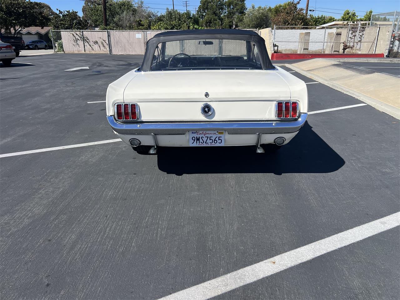 Ford-Mustang-1966-White-Black-15