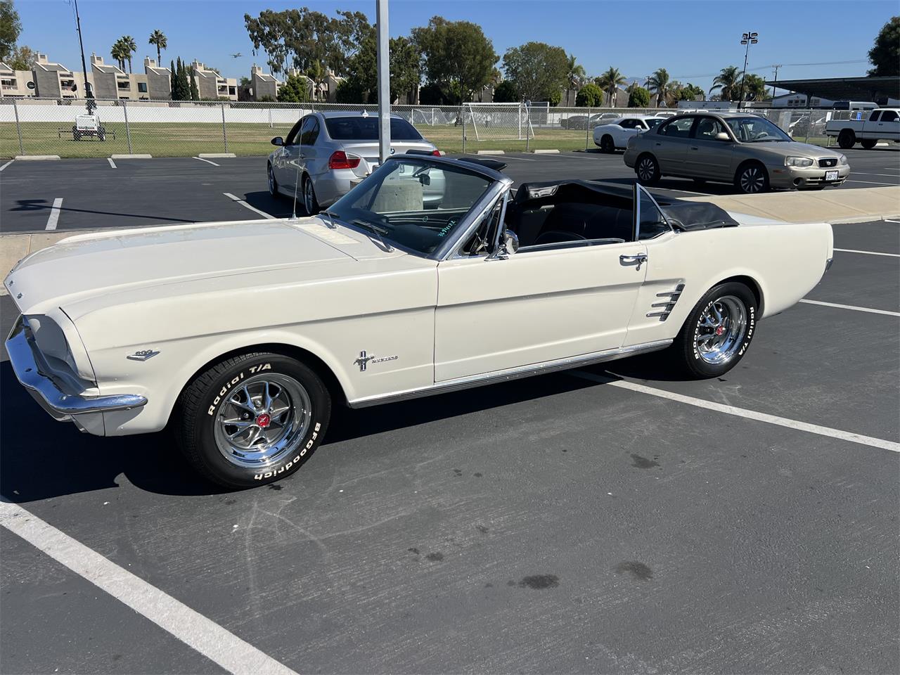 Ford-Mustang-1966-White-Black-18