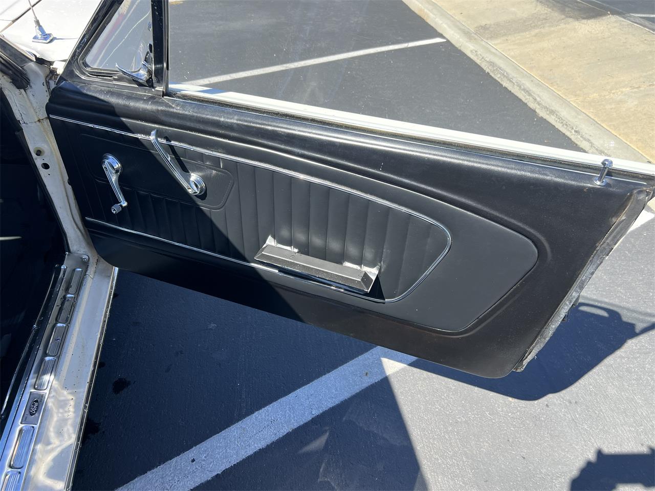 Ford-Mustang-1966-White-Black-23