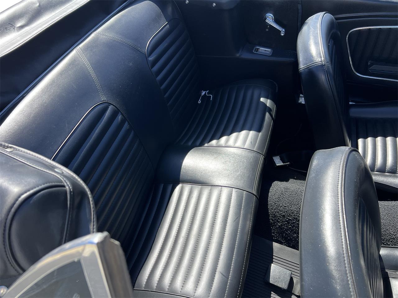 Ford-Mustang-1966-White-Black-3