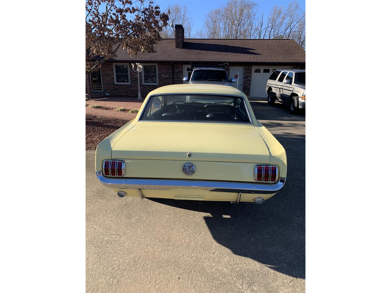 Ford-Mustang-1966-Yellow-Black-1