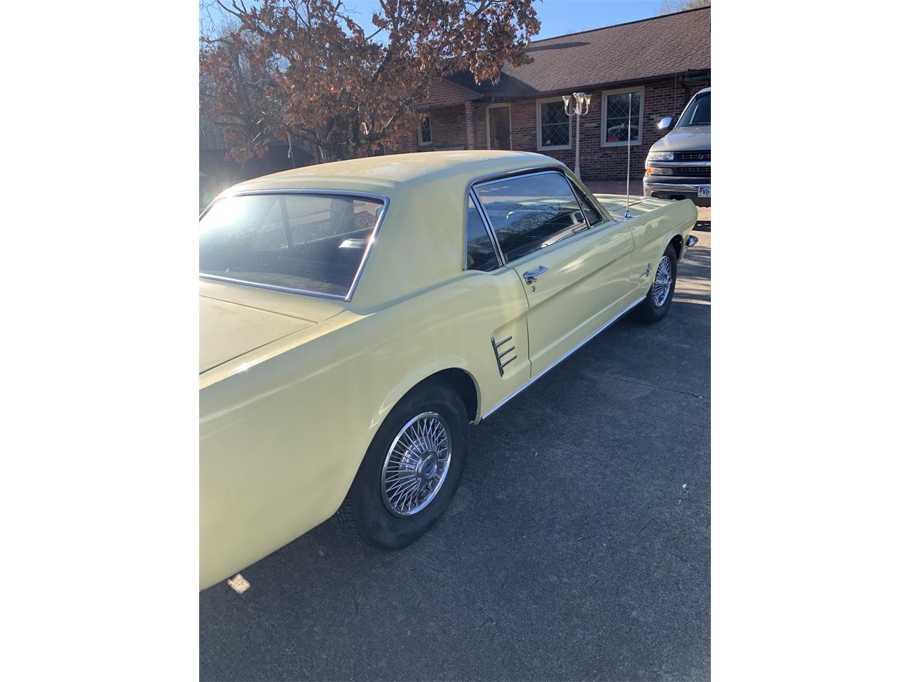 Ford-Mustang-1966-Yellow-Black-18