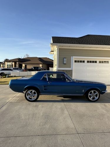Ford-Mustang-1967-Blue-Black