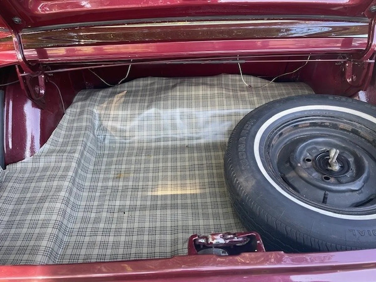 Ford-Mustang-1967-Burgandy-Red-Metallic-Black-10