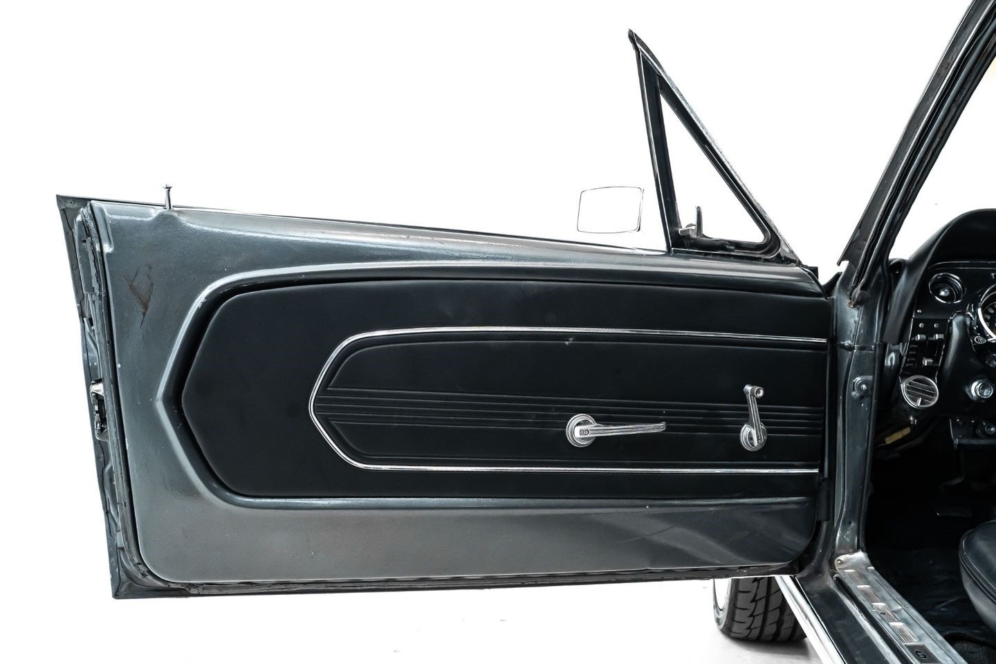 Ford-Mustang-1967-Coupe-16