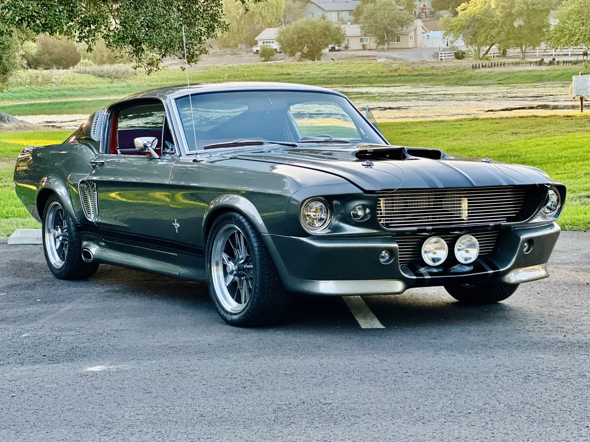 Ford-Mustang-1967-Pepper-Grey-Red-1