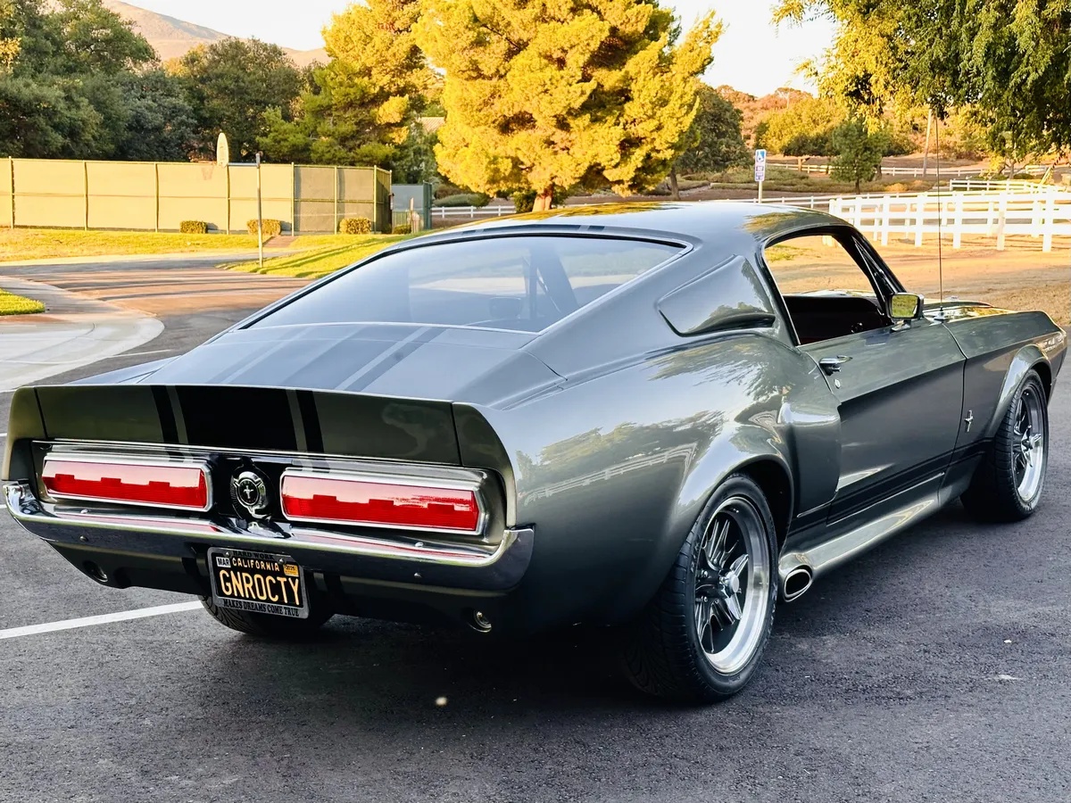 Ford-Mustang-1967-Pepper-Grey-Red-4