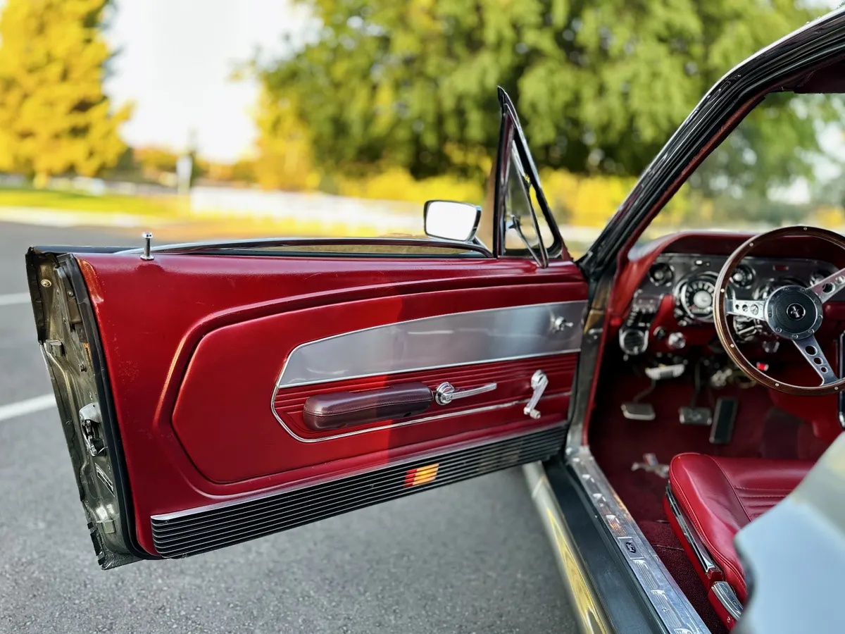 Ford-Mustang-1967-Pepper-Grey-Red-7