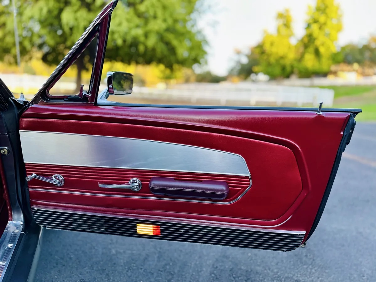 Ford-Mustang-1967-Pepper-Grey-Red-8