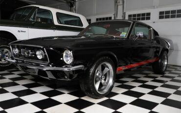 Ford-Mustang-1967-Raven-Black-Red-12