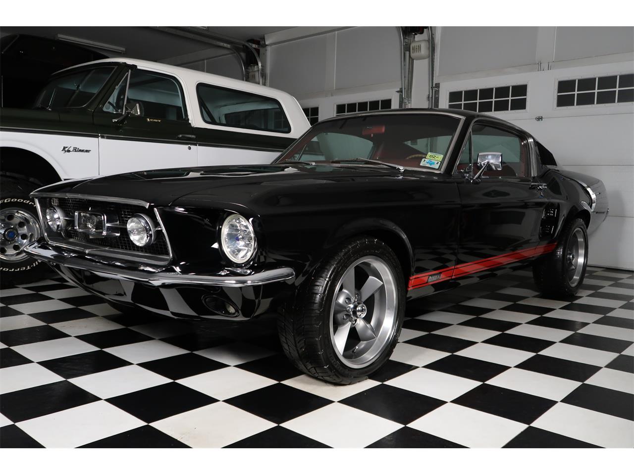 Ford-Mustang-1967-Raven-Black-Red-12