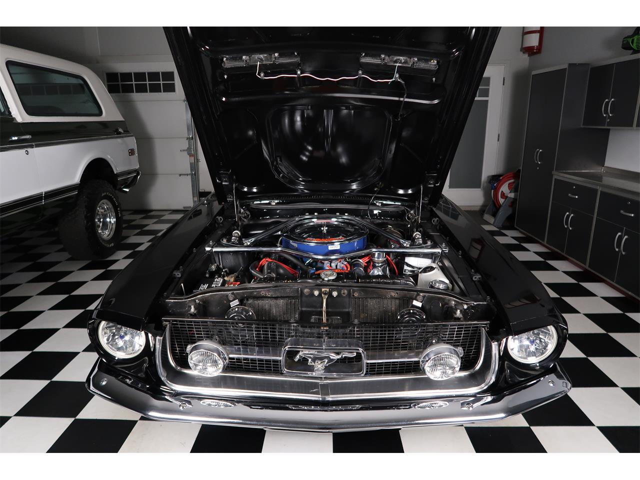 Ford-Mustang-1967-Raven-Black-Red-14