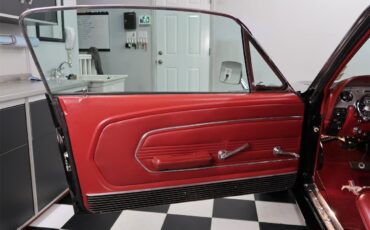 Ford-Mustang-1967-Raven-Black-Red-18