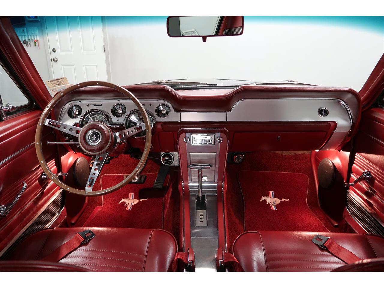 Ford-Mustang-1967-Raven-Black-Red-19