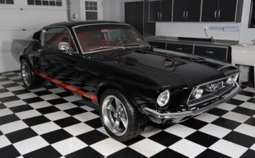 Ford-Mustang-1967-Raven-Black-Red-2