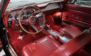 Ford-Mustang-1967-Raven-Black-Red-20