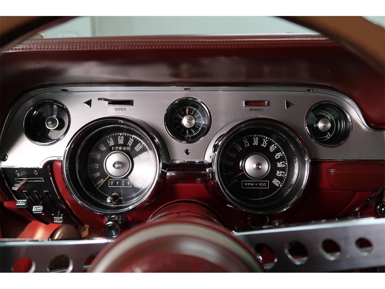 Ford-Mustang-1967-Raven-Black-Red-21