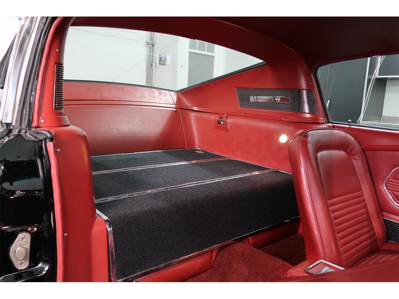 Ford-Mustang-1967-Raven-Black-Red-29