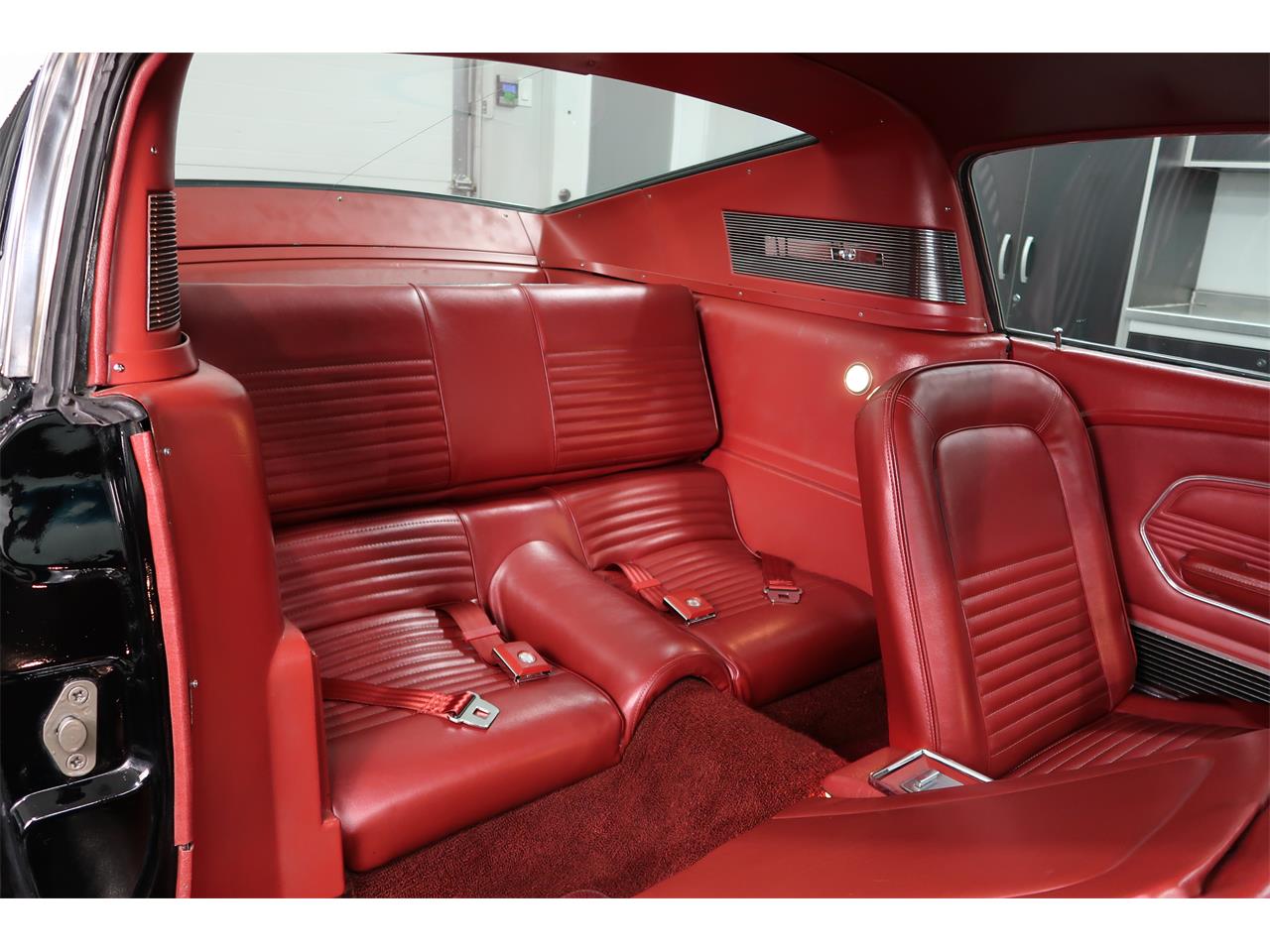 Ford-Mustang-1967-Raven-Black-Red-30