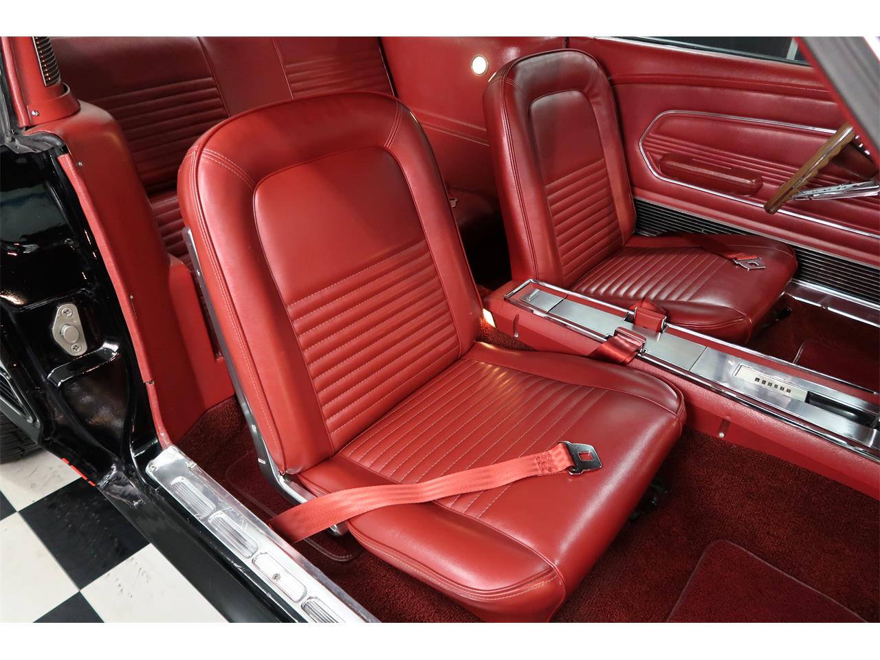 Ford-Mustang-1967-Raven-Black-Red-32