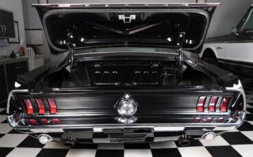 Ford-Mustang-1967-Raven-Black-Red-35