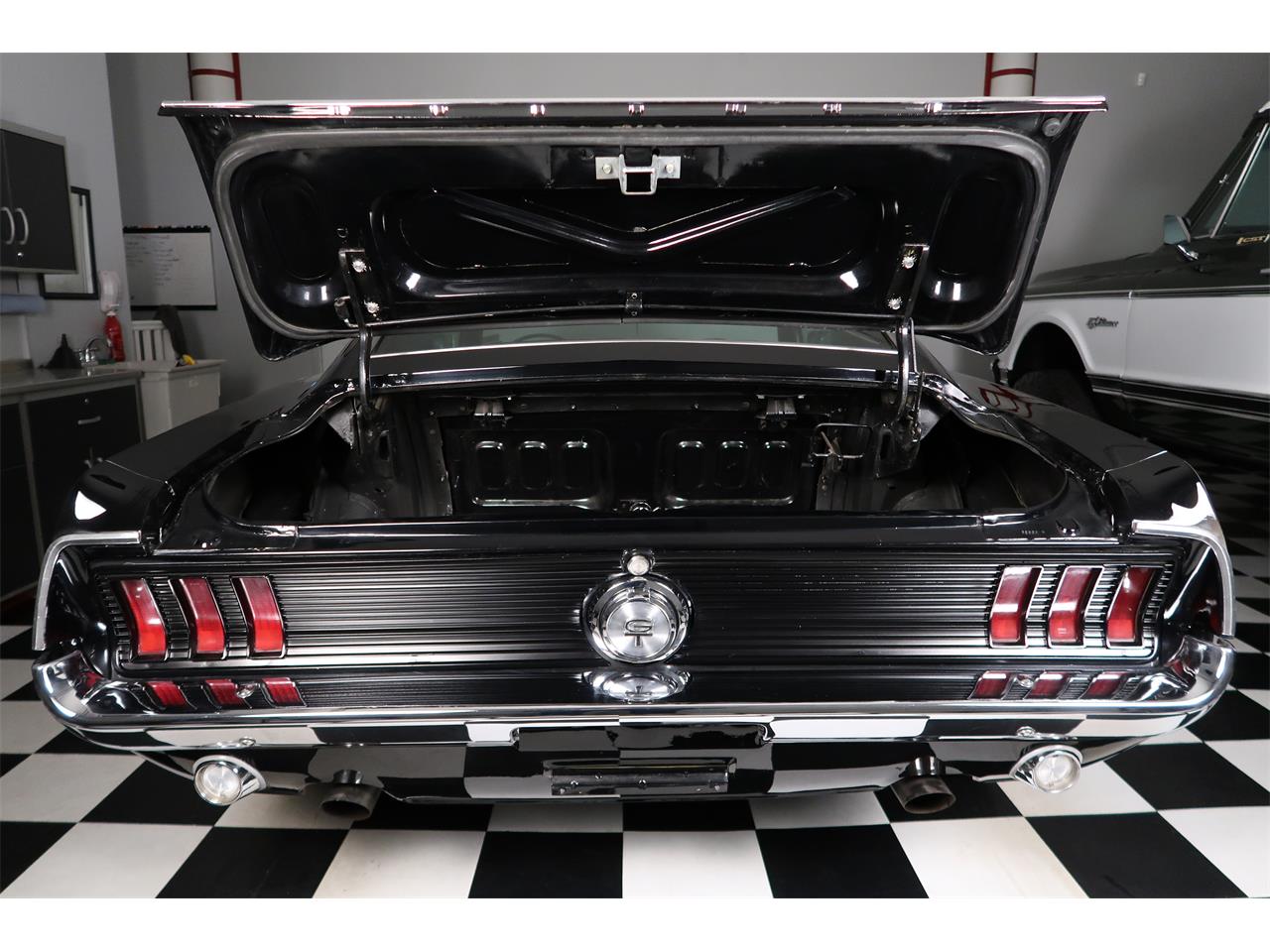 Ford-Mustang-1967-Raven-Black-Red-35