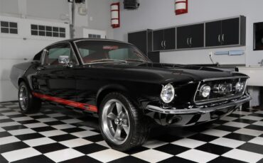 Ford-Mustang-1967-Raven-Black-Red