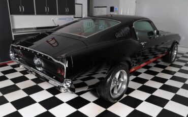 Ford-Mustang-1967-Raven-Black-Red-5