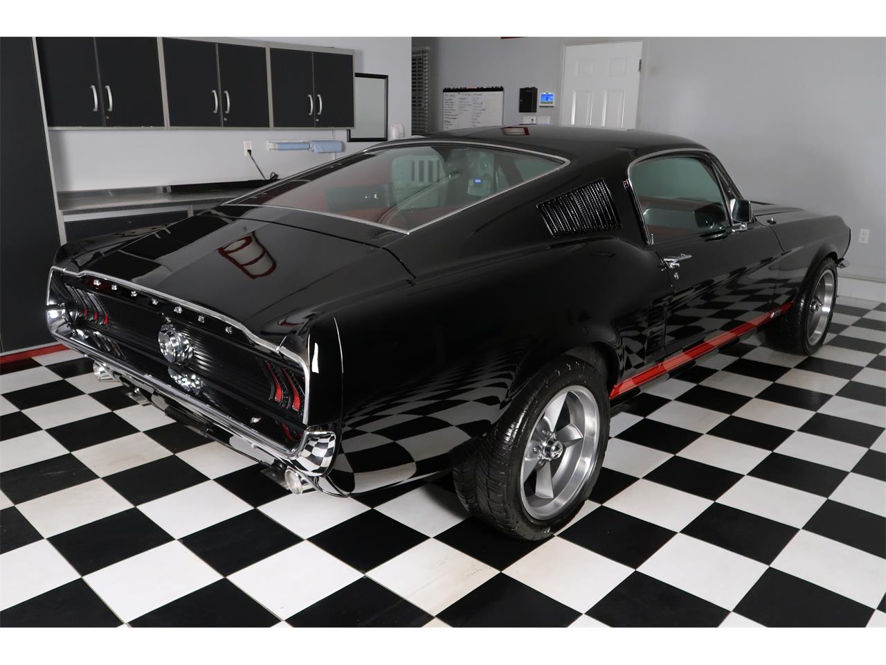 Ford-Mustang-1967-Raven-Black-Red-5