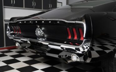 Ford-Mustang-1967-Raven-Black-Red-6